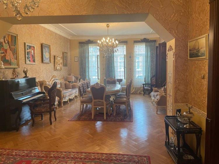 Hostel Castle Kutaisi Bagian luar foto